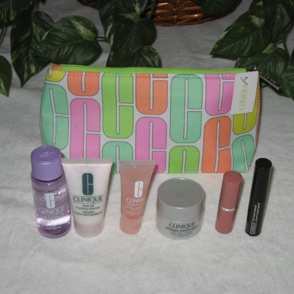 Clinique Other - Clinique Cosmetic Bag & 6 Samples NWT